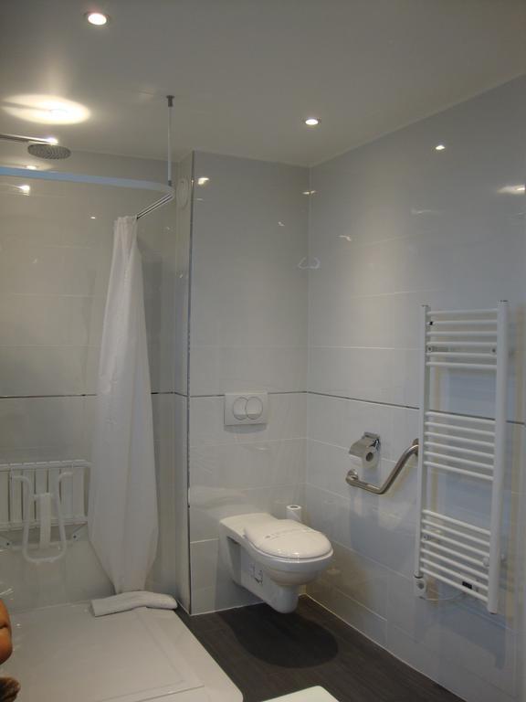 Hotel Kyriad Paris Ouest - La Defense 3*