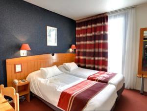 Kyriad Paris Ouest - La Défense Hotel